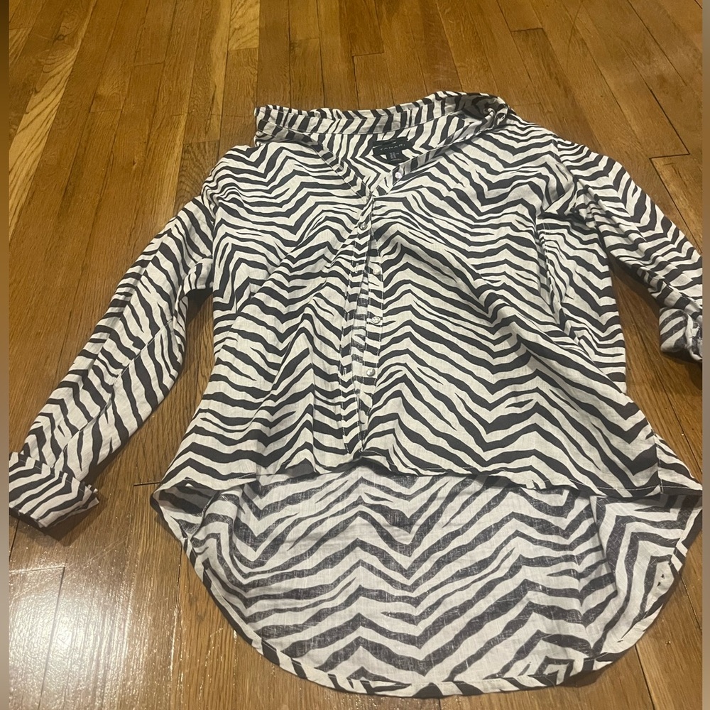 Tahari XL Black and White Linen Top